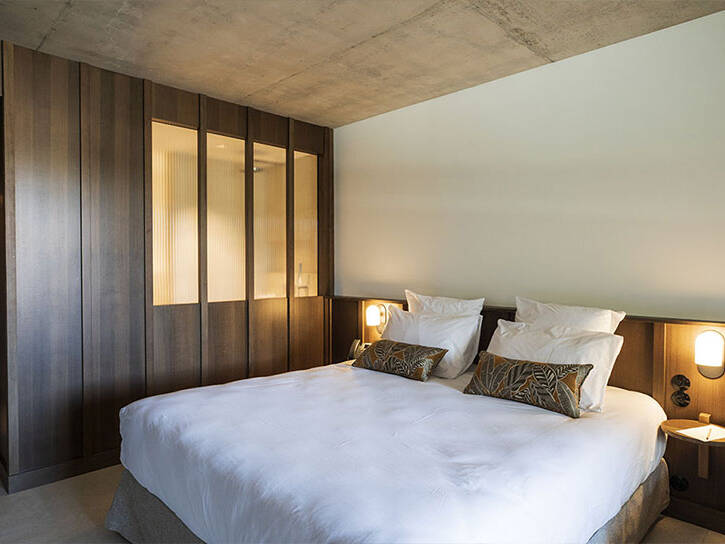 Chambre d'hotel vue sur la mer ou sur loggia, terrasse privée et services de qualité