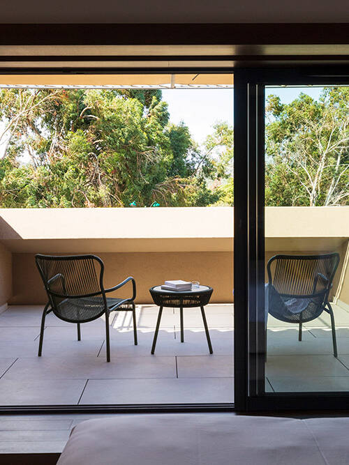 Chambres d'hôtel de luxe chaleureuses et décorées avec gout à Porto Vecchio