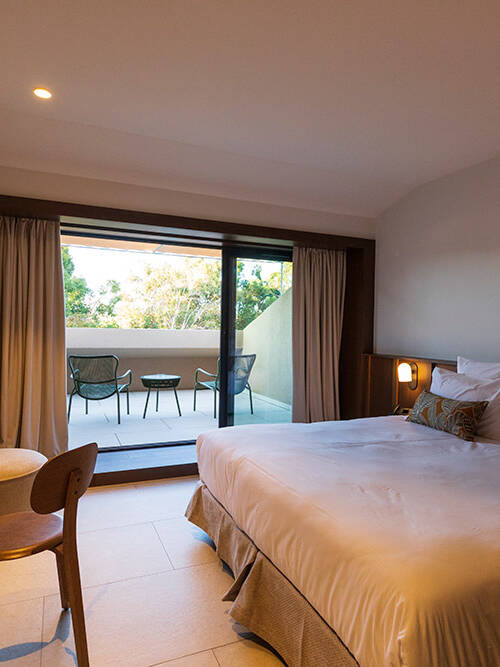 Chambres d'hôtel de luxe chaleureuses et décorées avec gout à Porto Vecchio