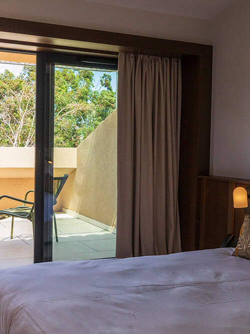 Chambres d'hôtel de luxe chaleureuses et décorées avec gout à Porto Vecchio