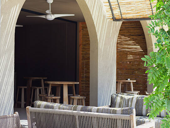 La cave Bar lounge bord de mer saint Cyprien Porto-Vecchio