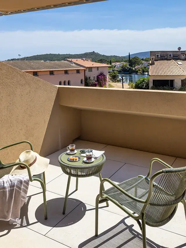 terrasse de la Chambre deluxe Terrasse de l'hôtel 4 étoiles à Porto-vecchio