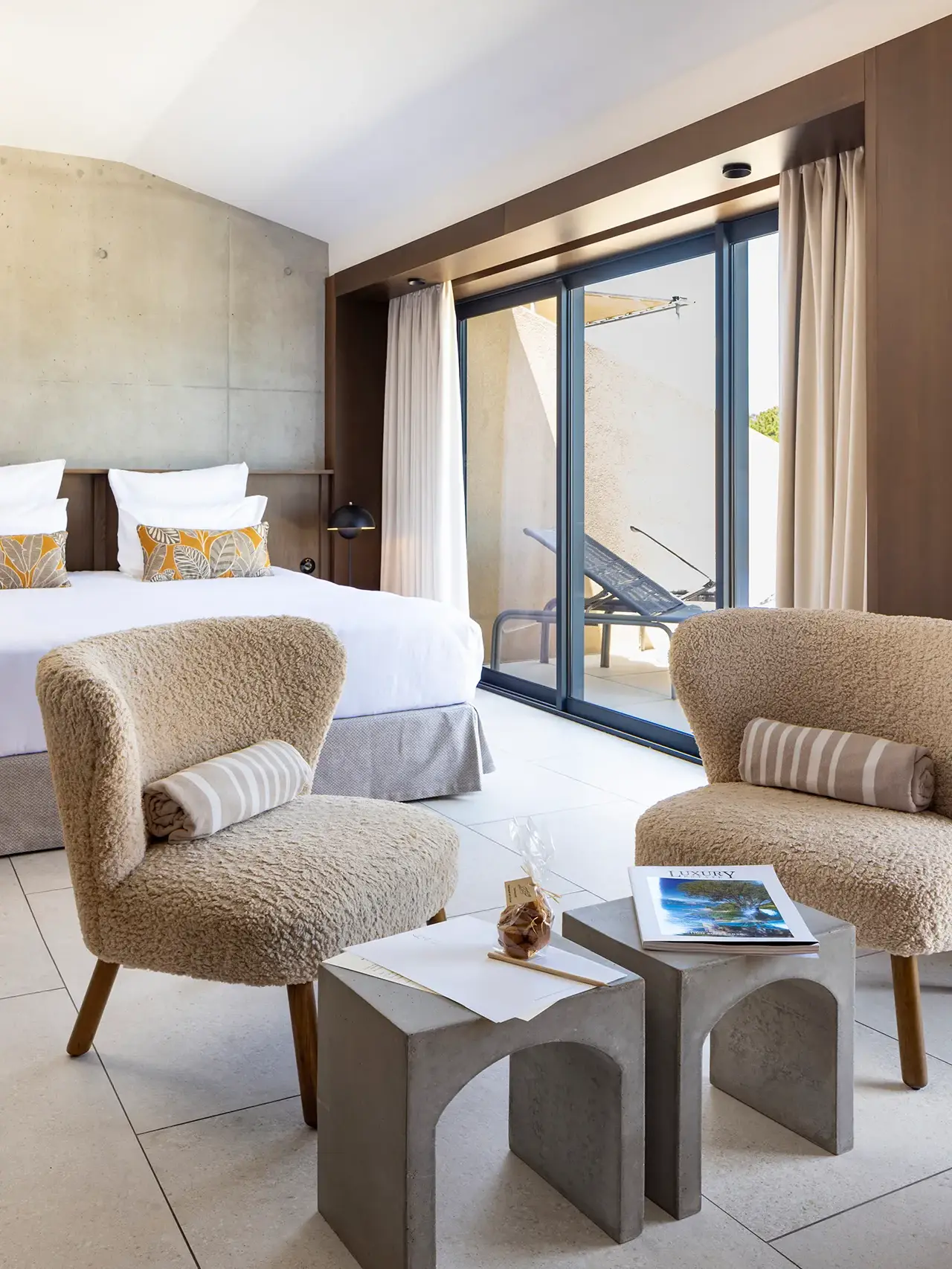salon de la Chambre Exécutive de l'hôtel 4 étoiles à Porto-vecchio