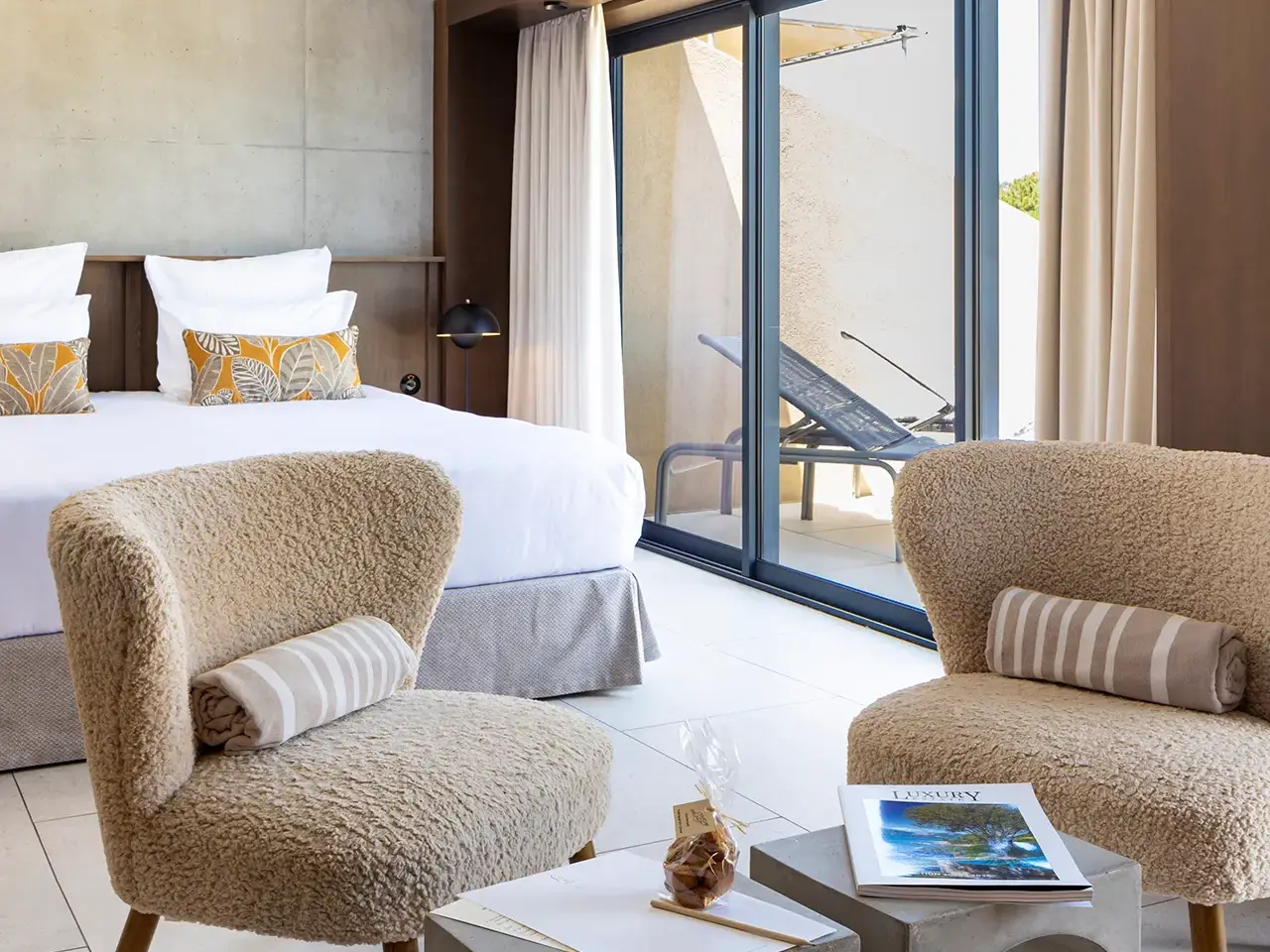 salon de la Chambre Exécutive de l'hôtel 4 étoiles à Porto-vecchio