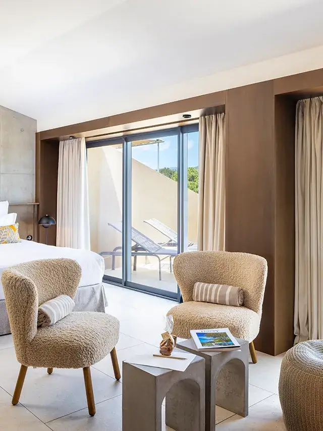 salon de la Chambre Exécutive de l'hôtel 4 étoiles à Porto-vecchio