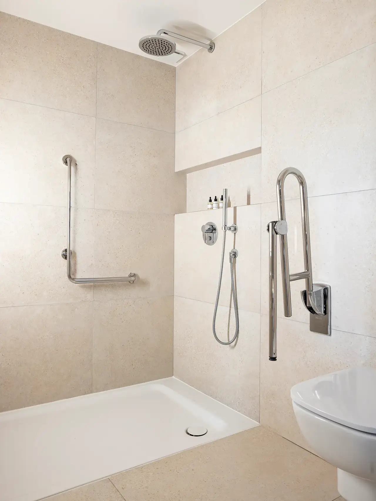 Douche de la Chambre Exécutive de l'hôtel 4 étoiles à Porto-vecchio