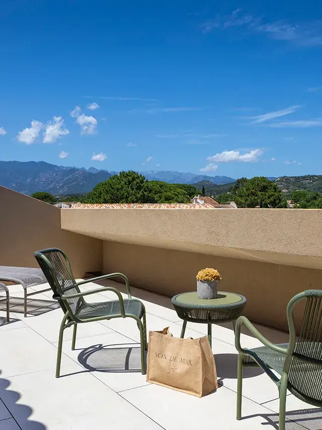 Terrasse de la Chambre Exécutive de l'hôtel 4 étoiles à Porto-vecchio