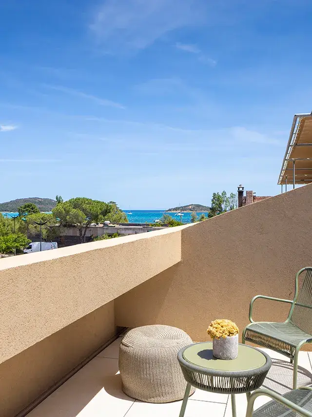 Terrasse de la Chambre Exécutive de l'hôtel 4 étoiles à Porto-vecchio